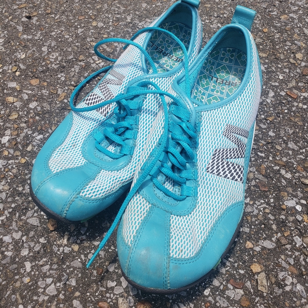 Comfortable sneakers, worn only once.
